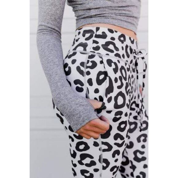Celestial Bodiez NWT Power 7/8th Leggings in 'Snow Leopardess' Size Small - Picture 8 of 8